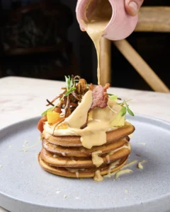 Pancake Salado y Salsa de Queso