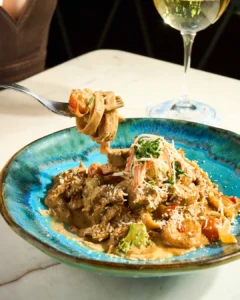 Fetuccini Mar y Tierra