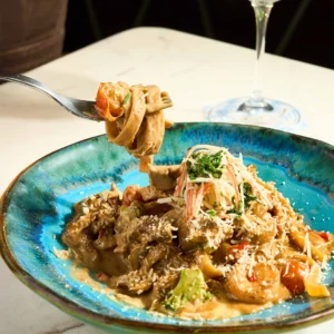 Fetuccini Mar y Tierra